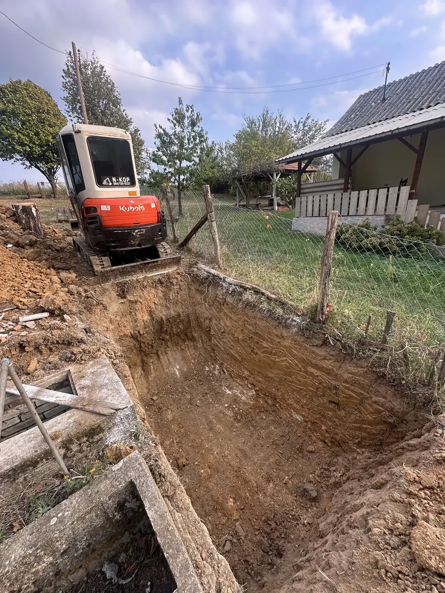 None Vršimo sve vrste zemljanih radova mini bagerom i kamionom kiperom • 7