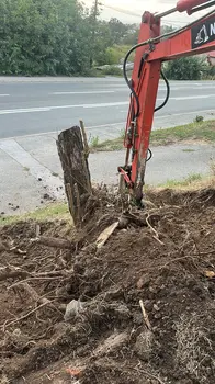 None Vršimo sve vrste zemljanih radova mini bagerom i kamionom kiperom • slika 12