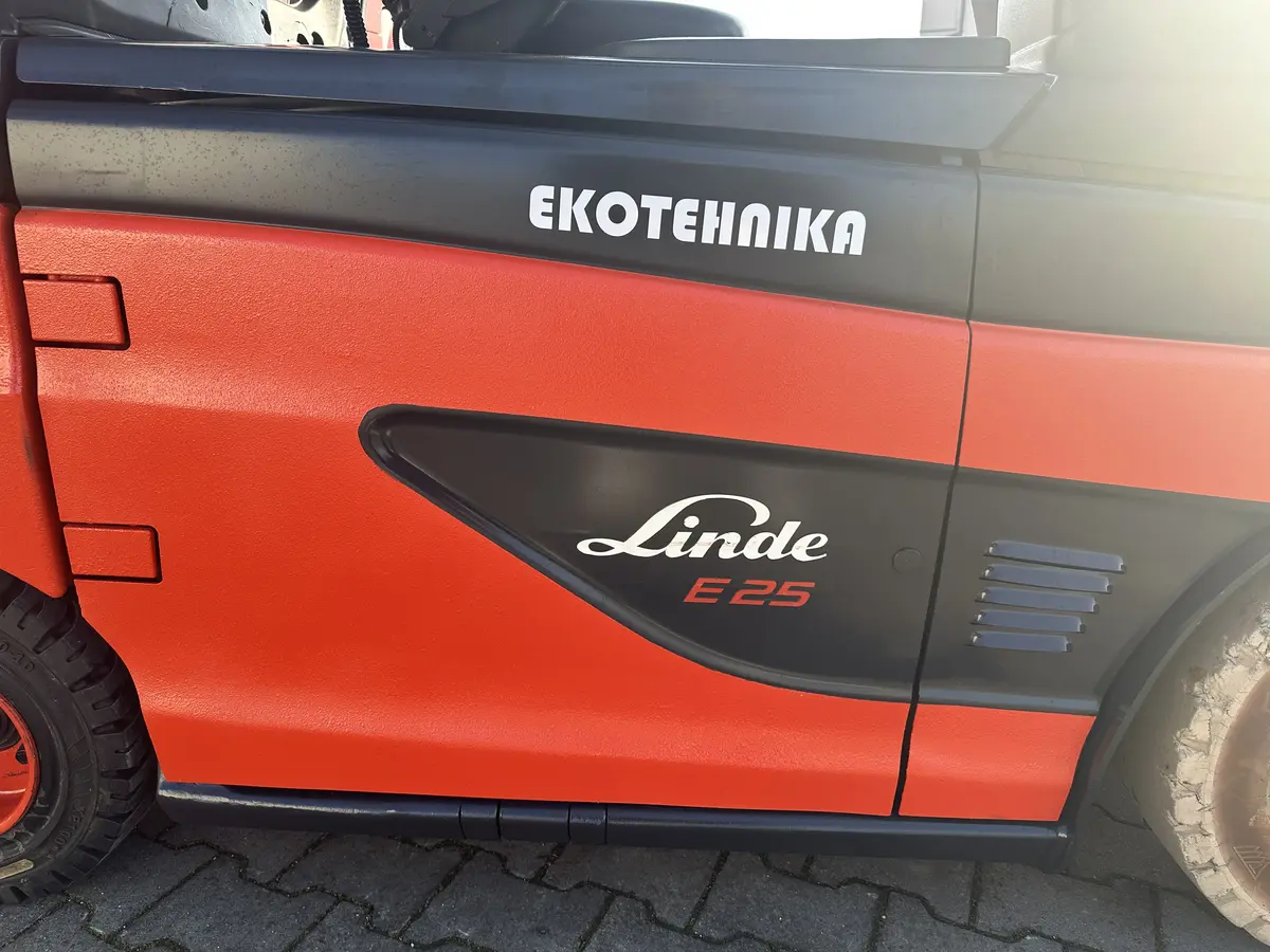 Električni viljuškar Linde • E25, godište 2018 • 12