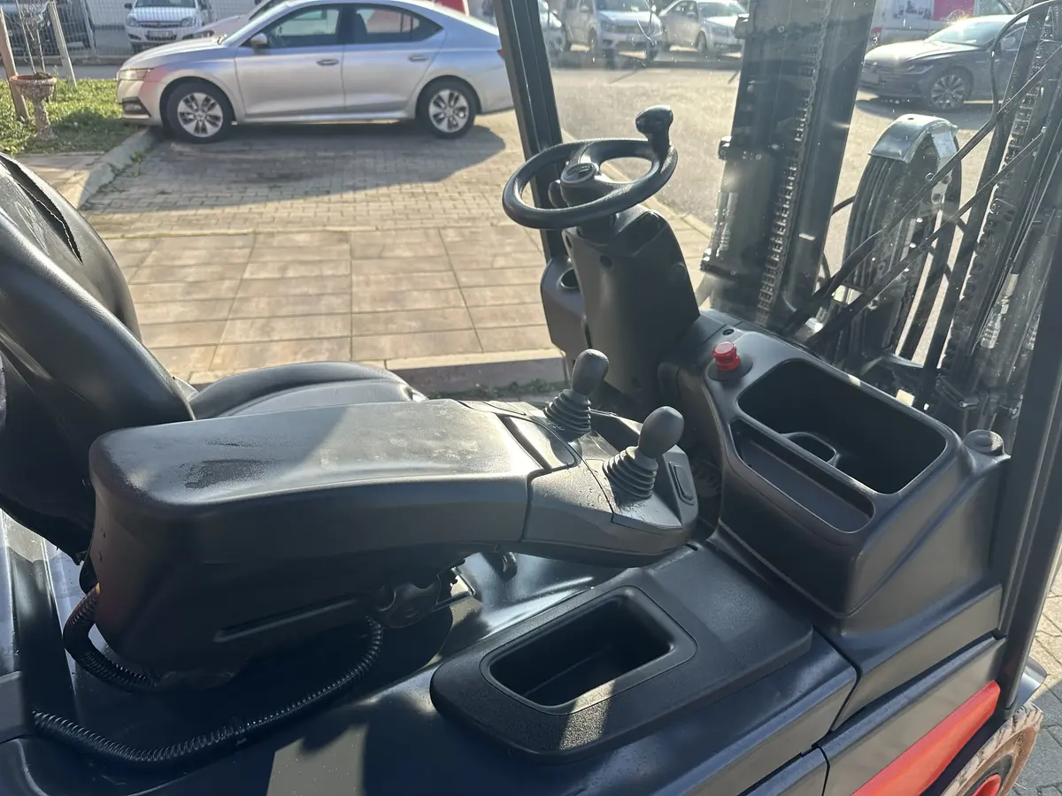 Električni viljuškar Linde • E25, godište 2018 • 13