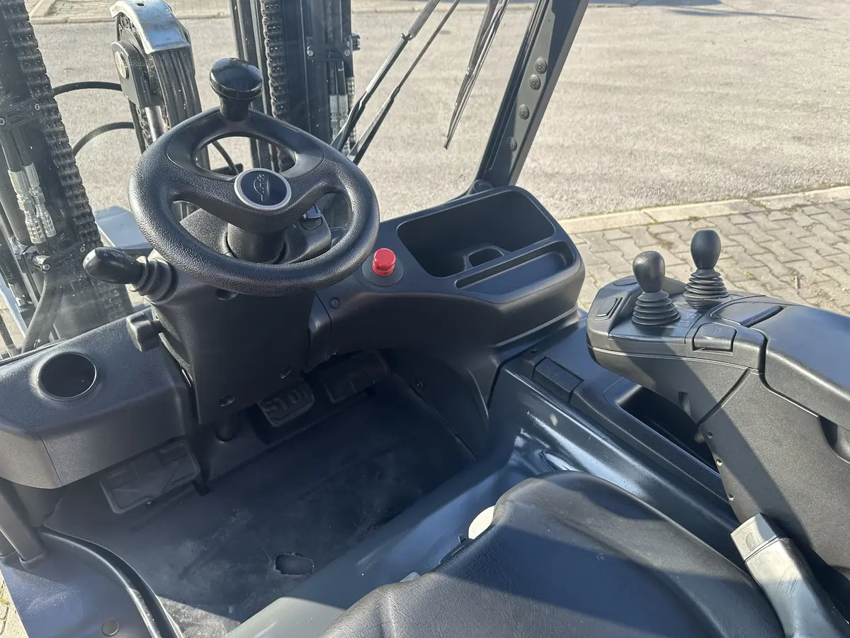 Električni viljuškar Linde • E25, godište 2018 • 16