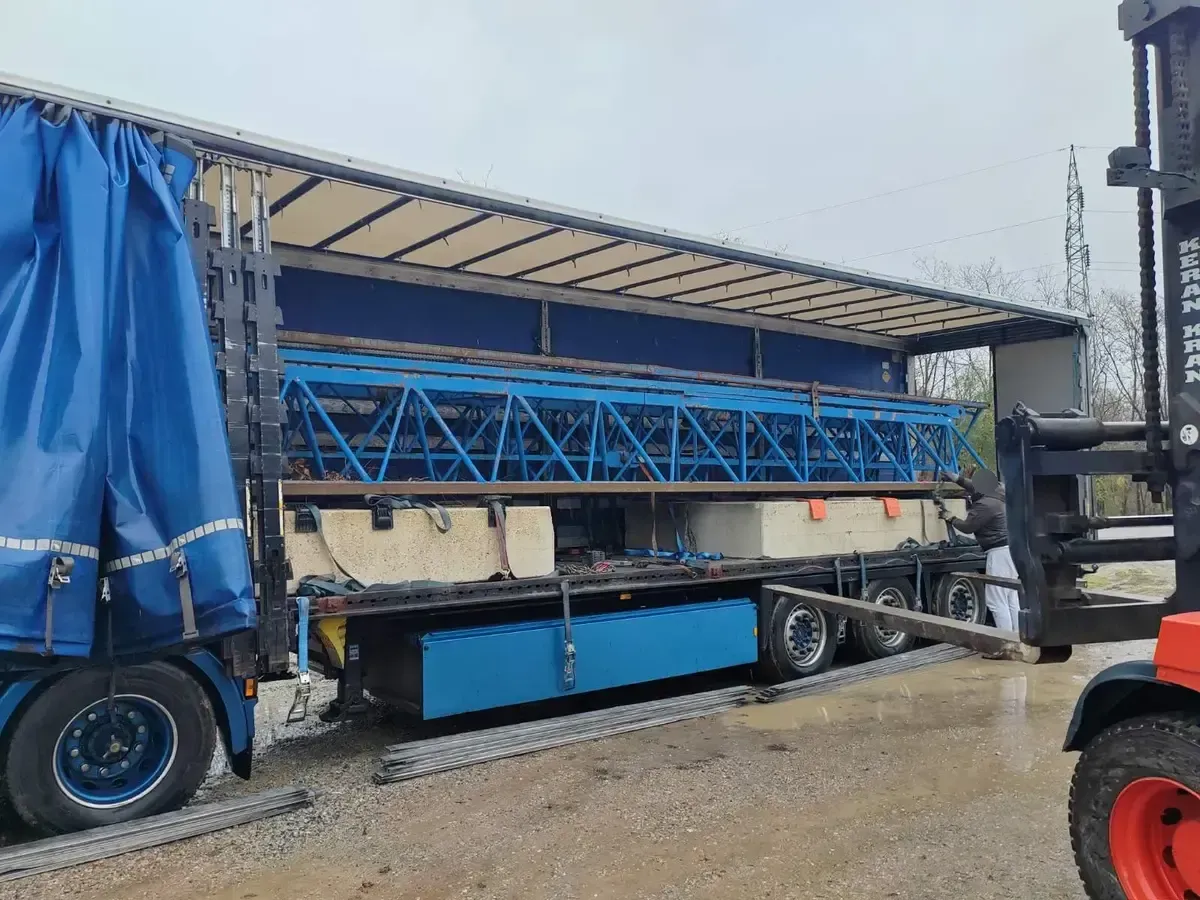 Toranjska dizalica Liebherr, godište 1995 • 2