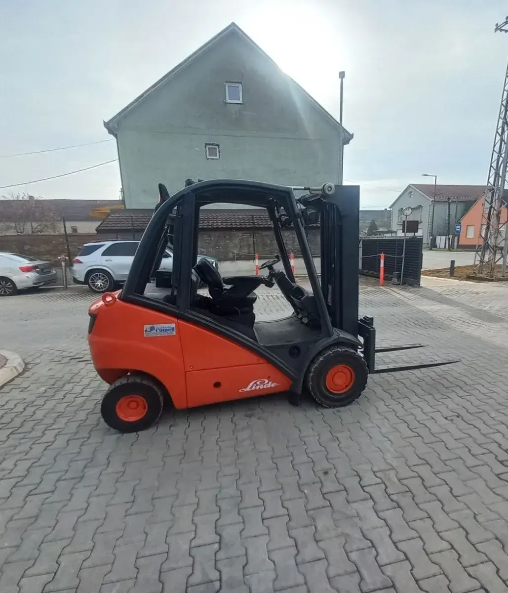 Dizel viljuškar Linde • H30D-1, godište 2012 • 8