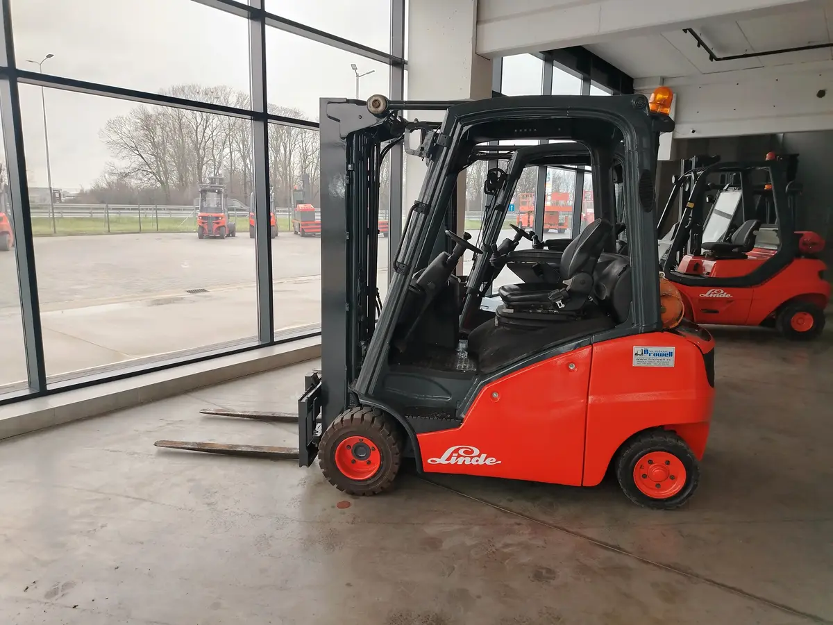 Gasni viljuškar Linde • H20T-01, godište 2011 • 1