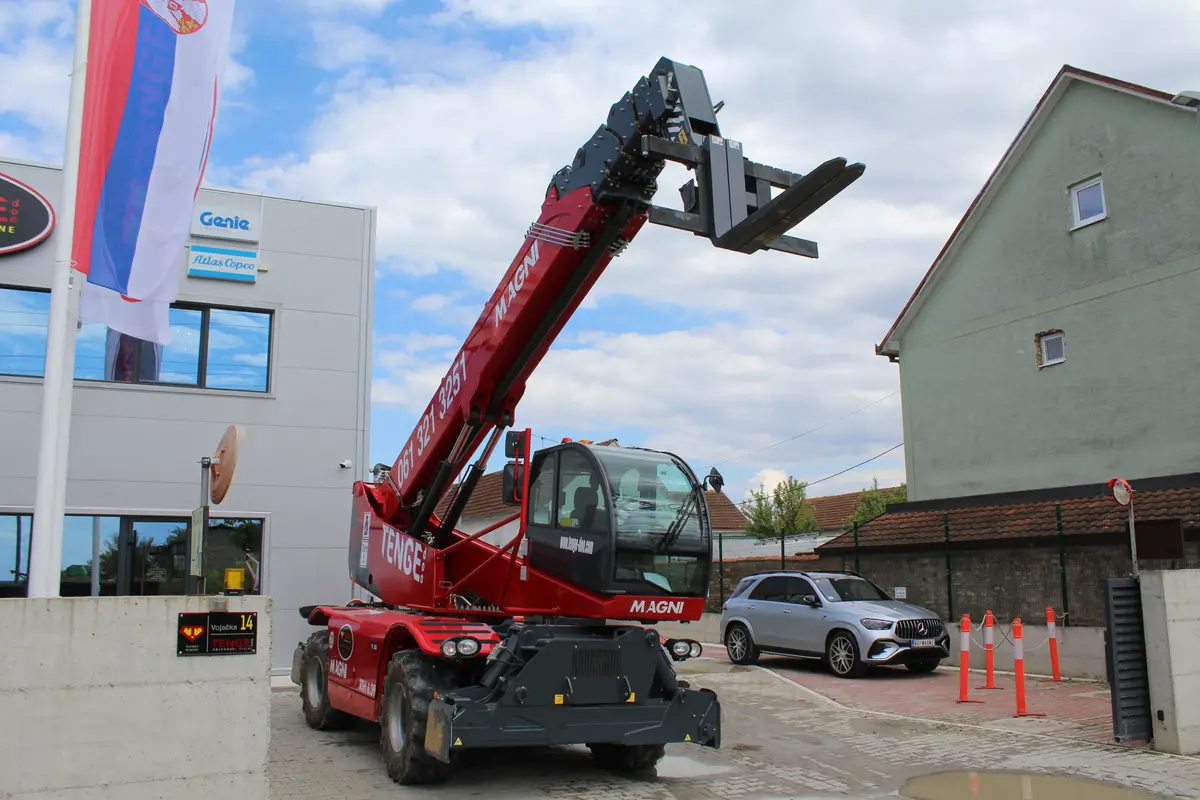 Teleskopski utovarivač / Telehendler Magni • RTH 6.39 • 2