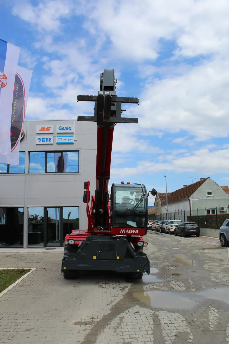 Teleskopski utovarivač / Telehendler Magni • RTH 6.39 • 3