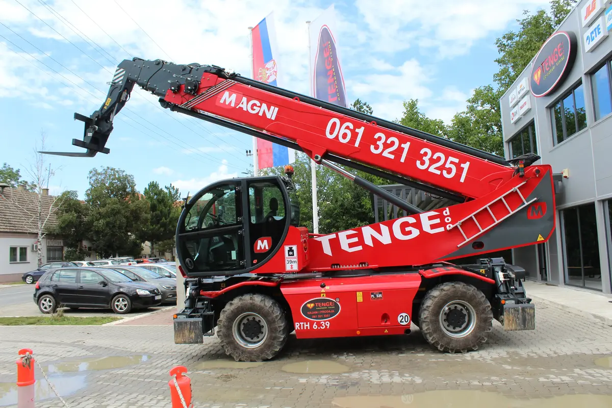 Teleskopski utovarivač / Telehendler Magni • RTH 6.39 • 4