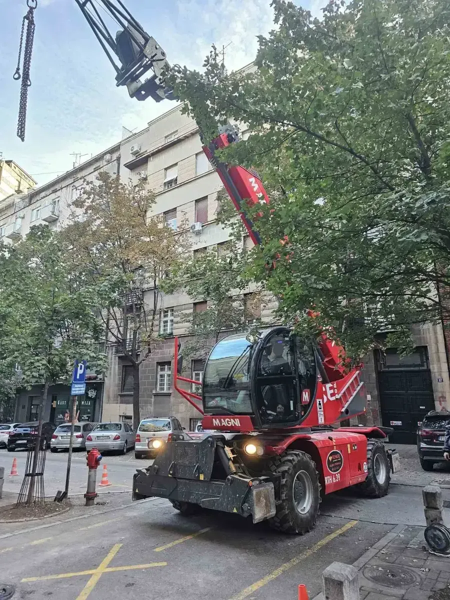 Teleskopski utovarivač / Telehendler Magni • RTH 6.39 • 6