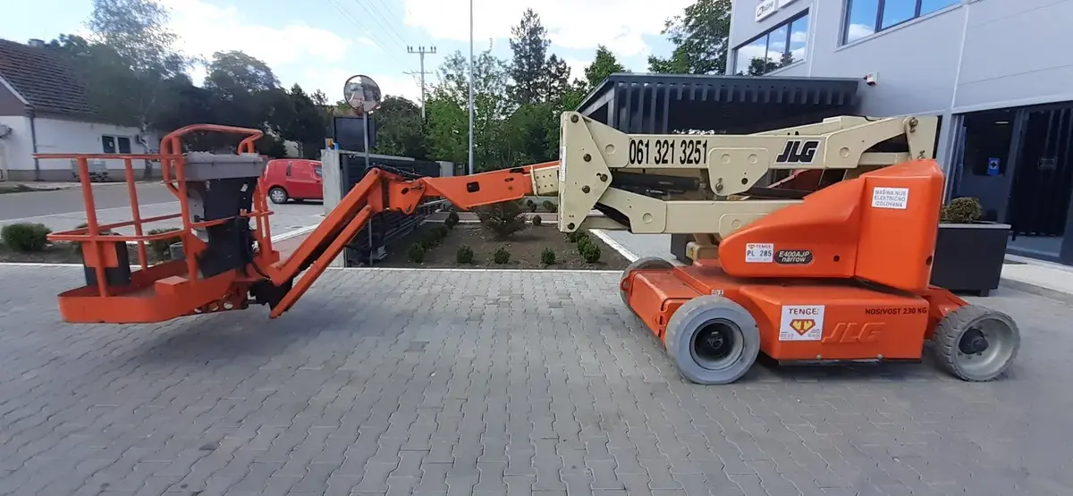 Zglobna platforma JLG • E400 AJPN • 5