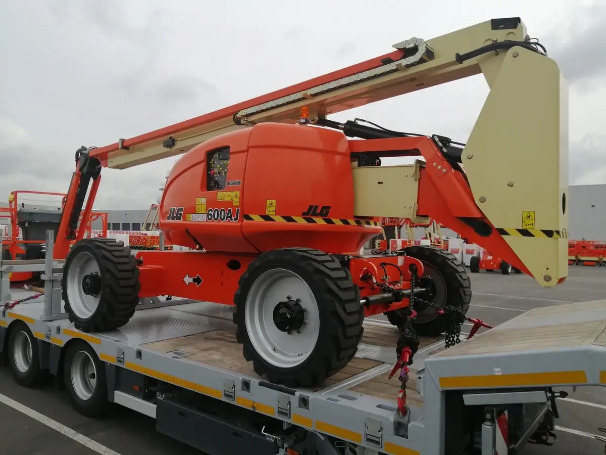 Zglobna platforma JLG • E400 AJPN • 7