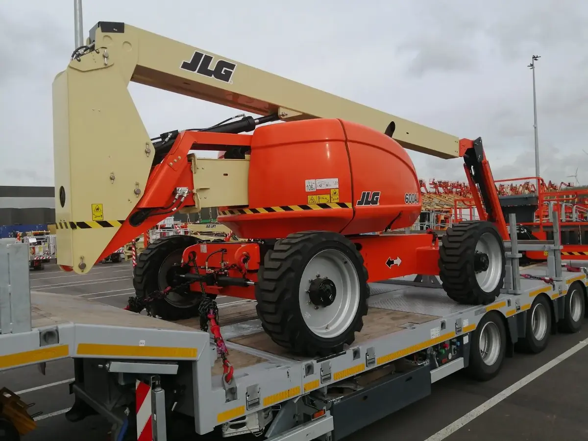 Zglobna platforma JLG • E400 AJPN • 8