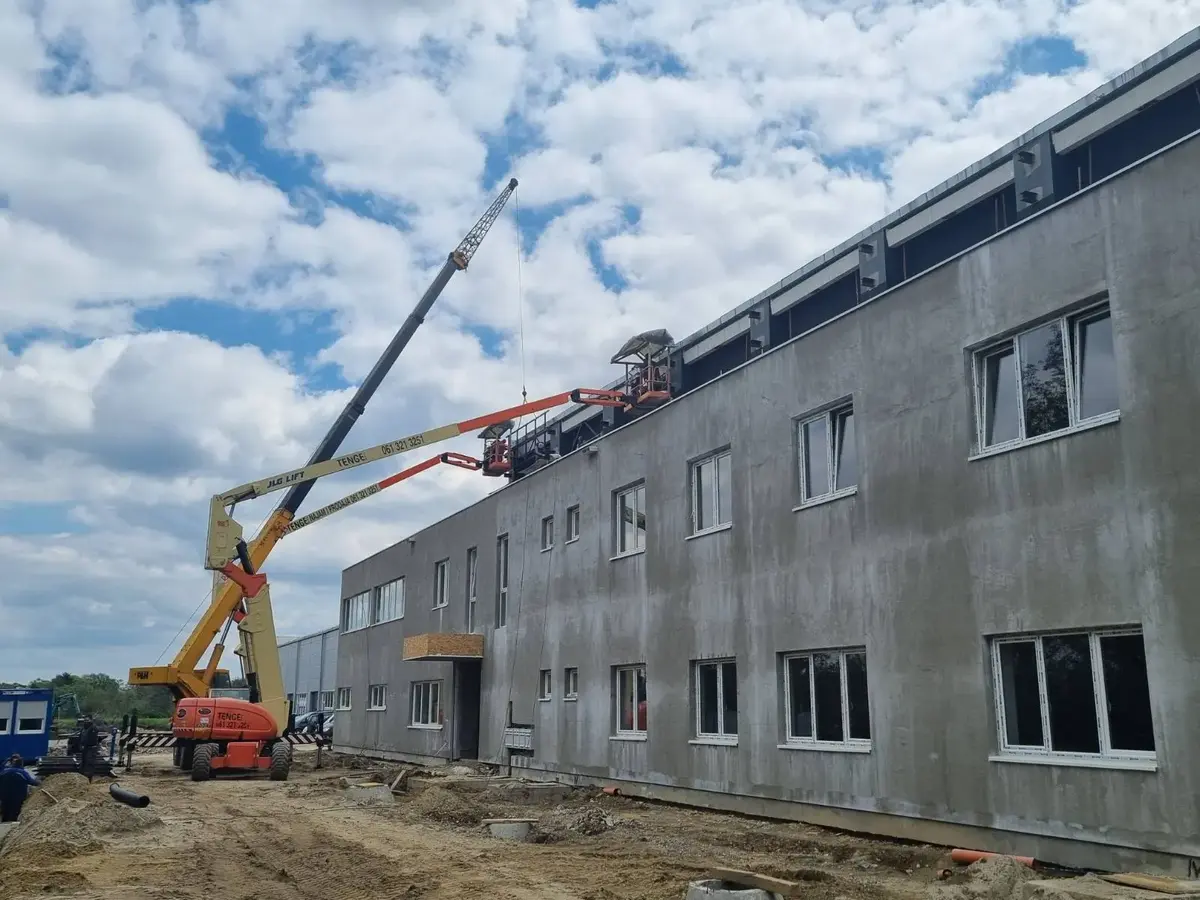 Zglobna platforma JLG • E400 AJPN • 12