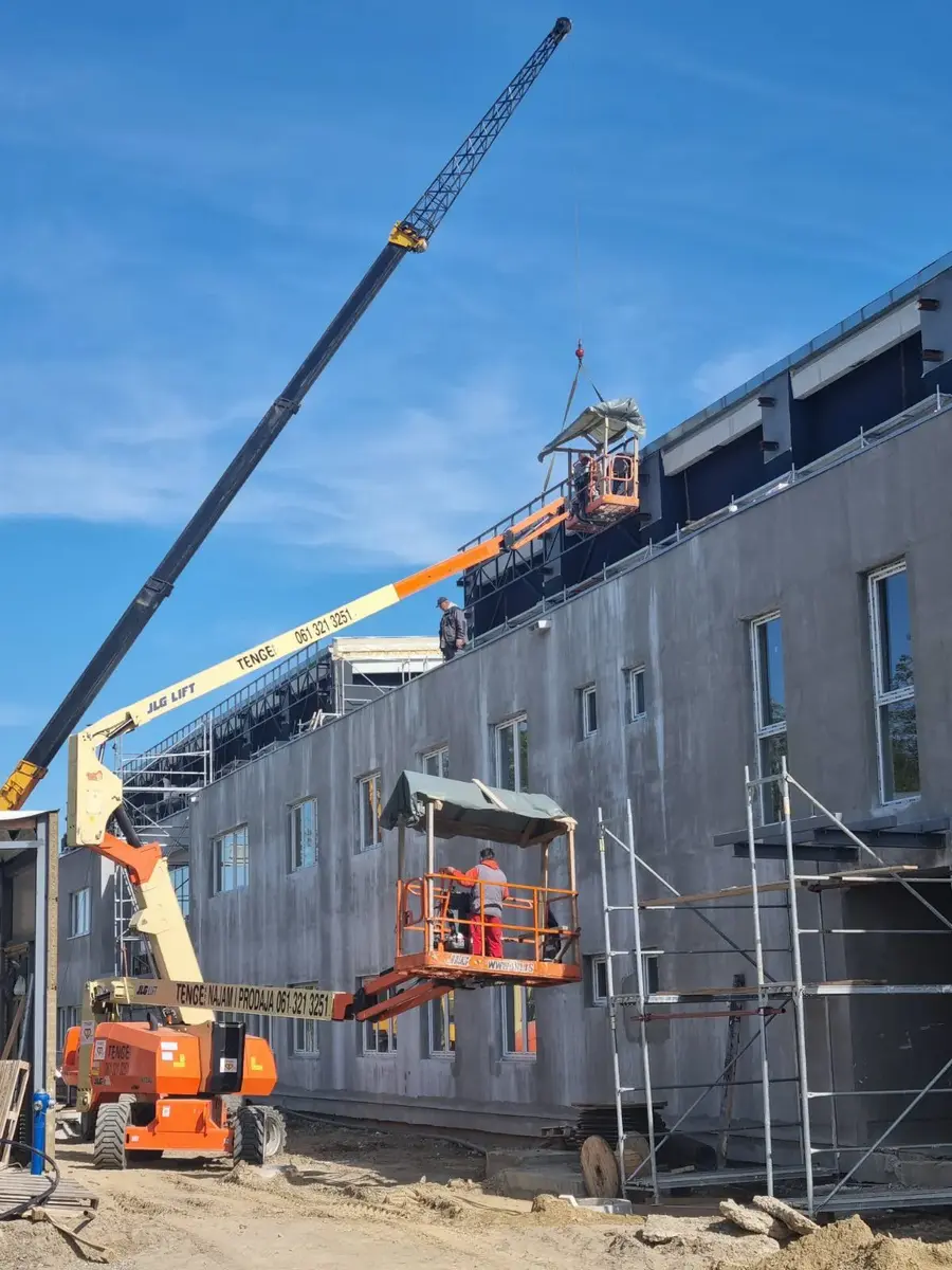 Zglobna platforma JLG • E400 AJPN • 13