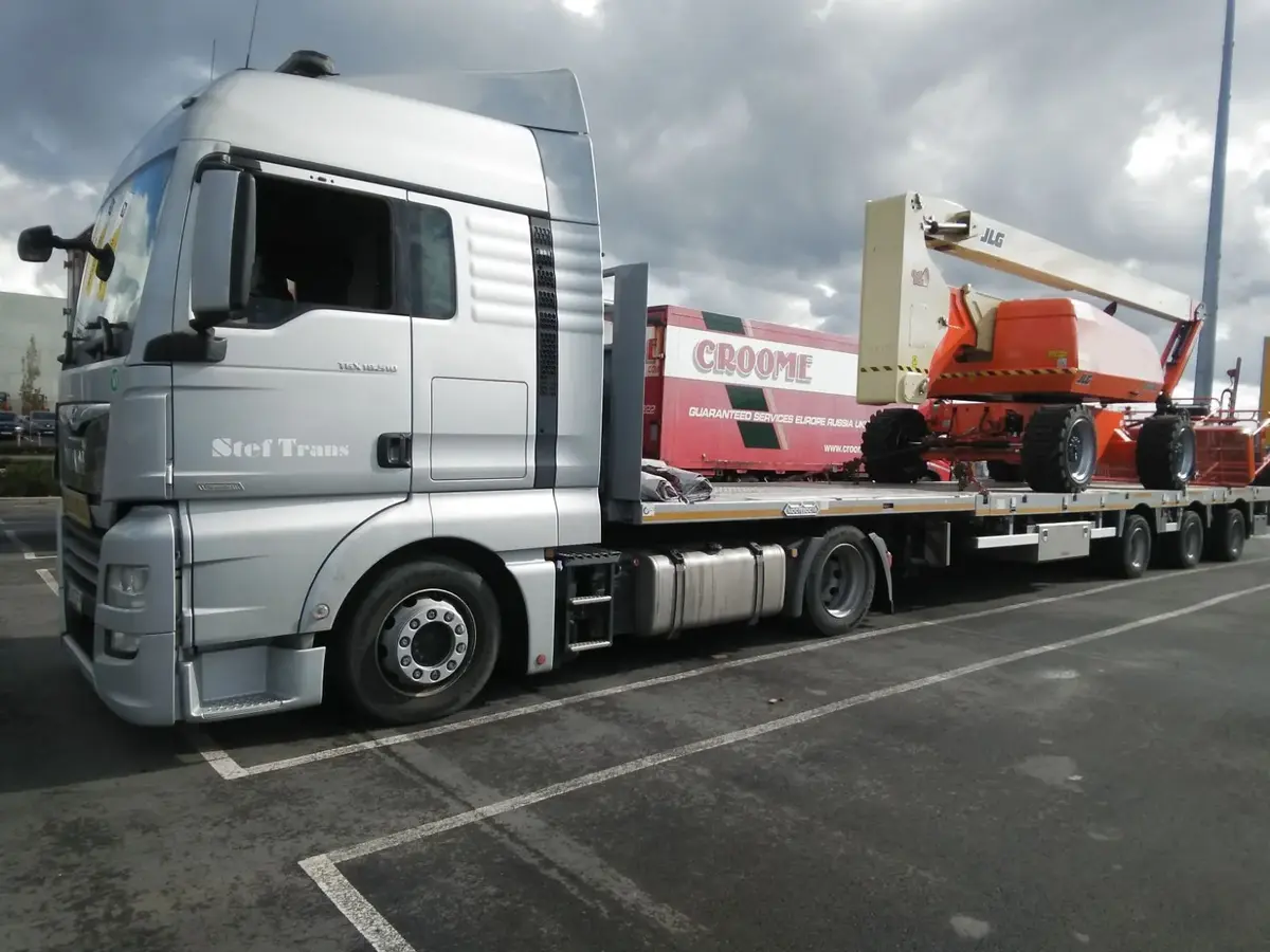 Zglobna platforma JLG • E400 AJPN • 14