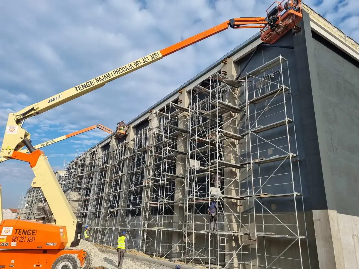 Zglobna platforma JLG • E400 AJPN • 16