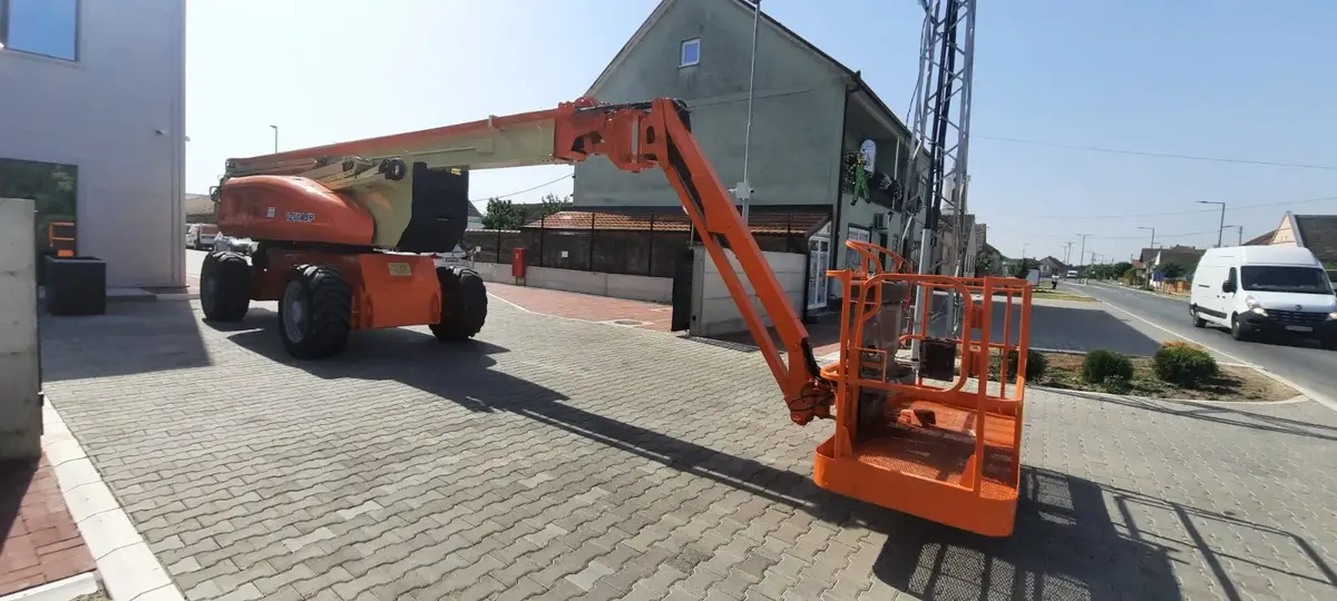 Zglobna platforma JLG • E400 AJPN • 17