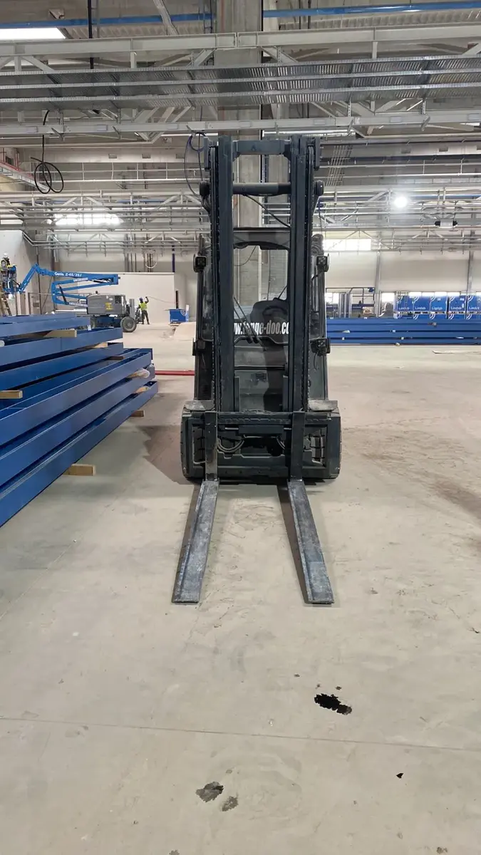 Električni viljuškar Linde • E50 • 2