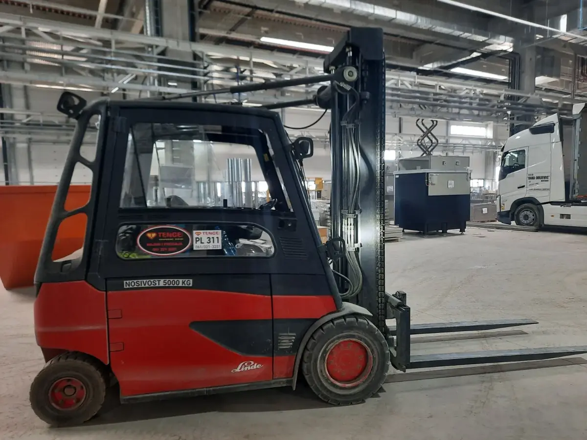 Električni viljuškar Linde • E50 • 3
