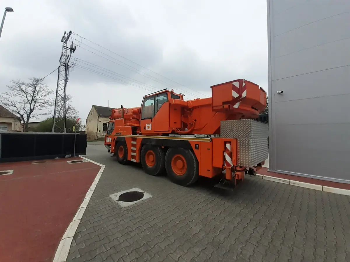 Auto dizalica sa korpom Liebherr • LTM 1045.1 • 3