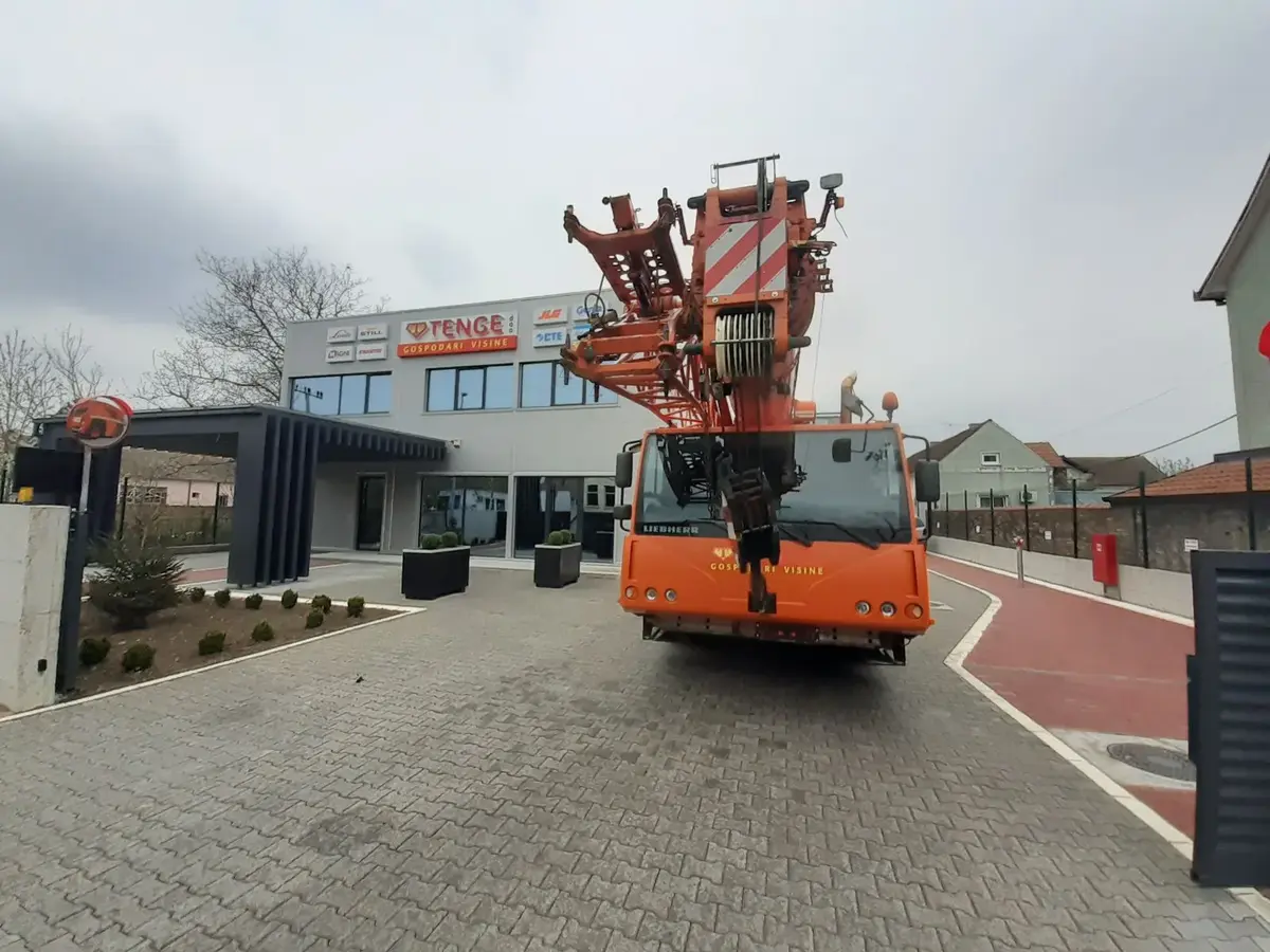 Auto dizalica sa korpom Liebherr • LTM 1045.1 • 1