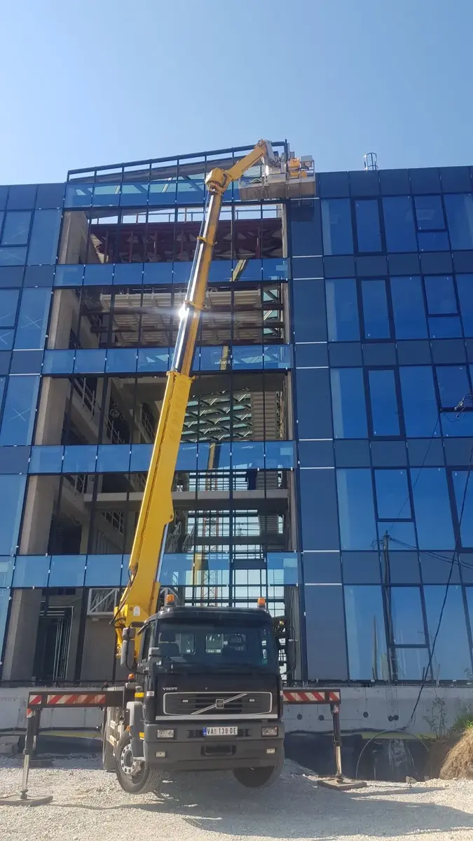 Auto dizalica sa korpom Volvo • MULTITEL J335 ALU • 3