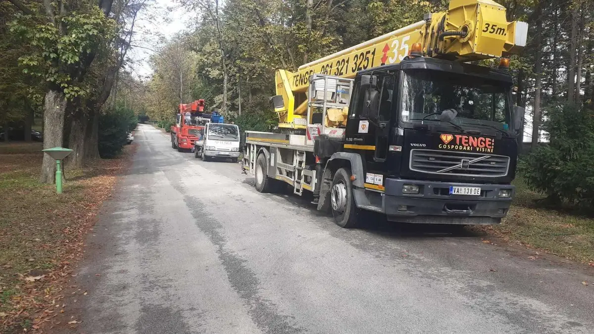 Auto dizalica sa korpom Volvo • MULTITEL J335 ALU • 1