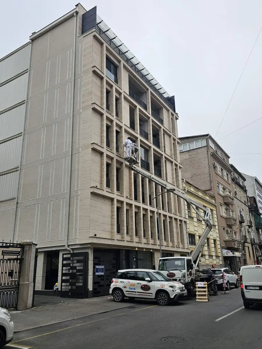 Auto dizalica sa korpom Nissan • Kamionska korpa MX 250 • 6