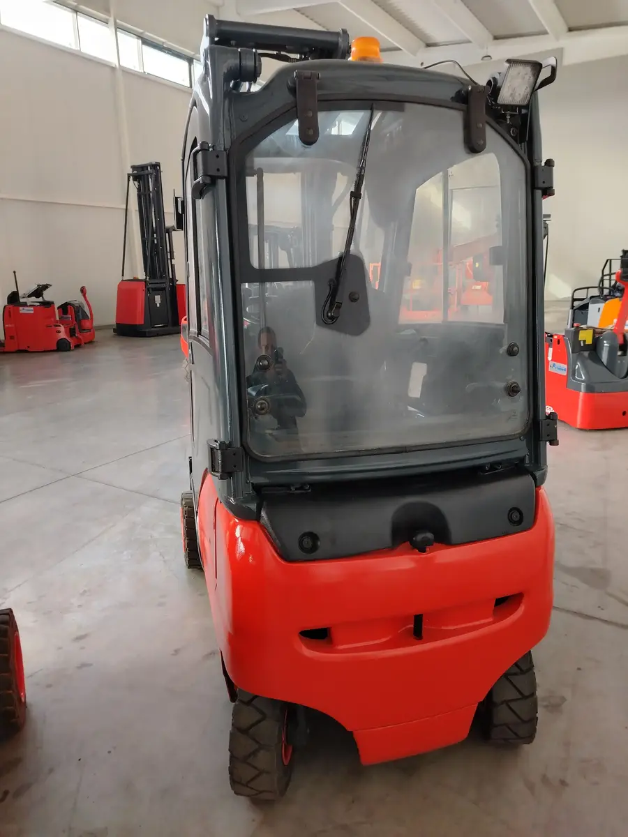 Električni viljuškar Linde • E20PH-01, godište 2007 • 1