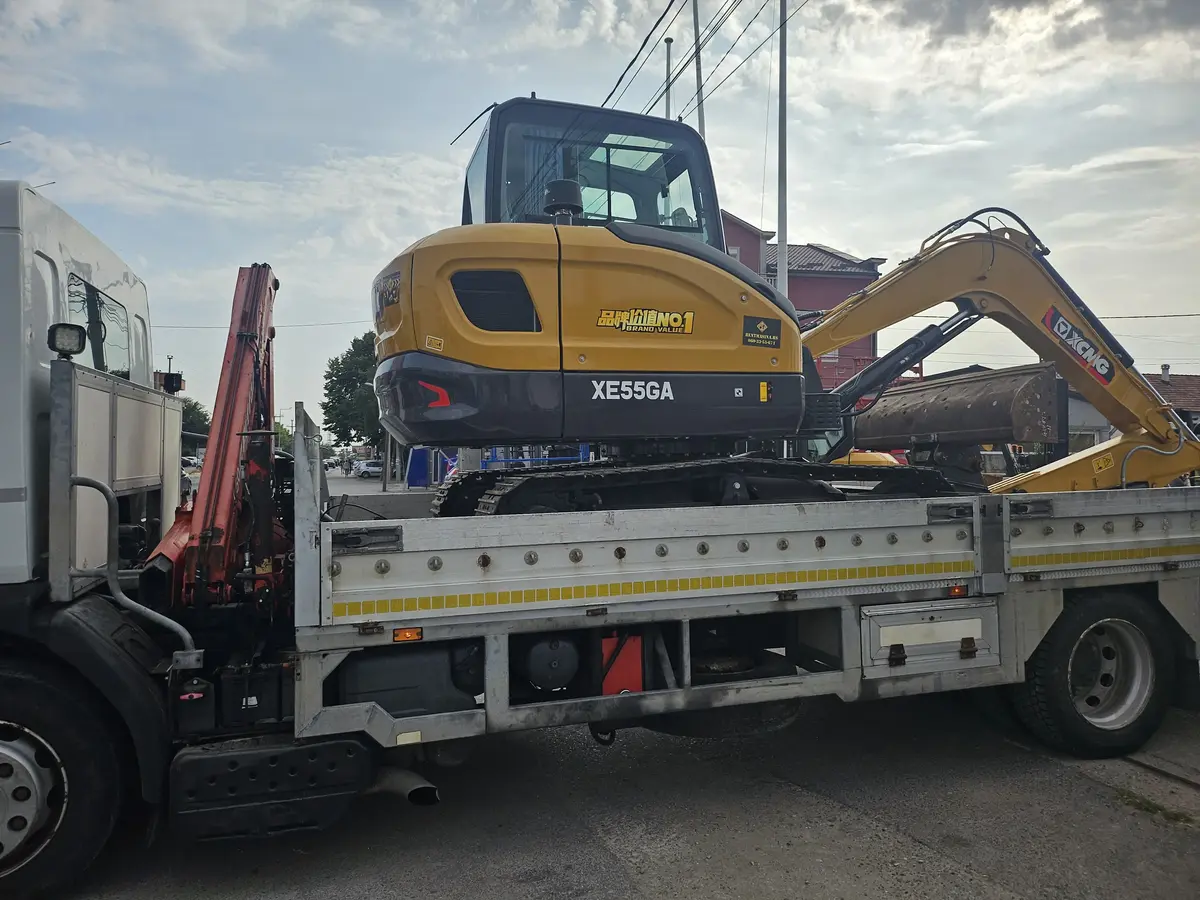 Mini bager Hitachi • najam, godište 2022 • 3