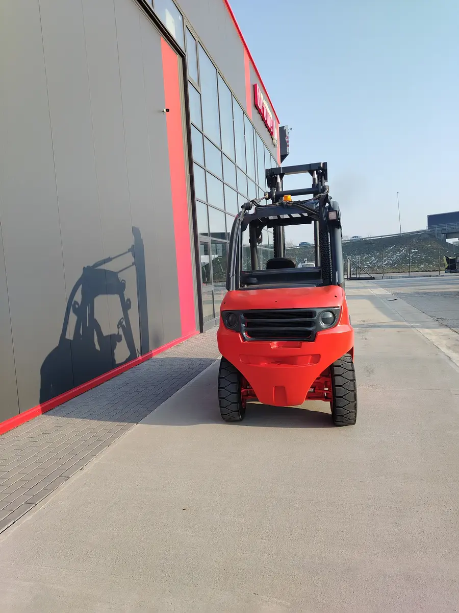 Dizel viljuškar Linde • H40D, godište 2006 • 3