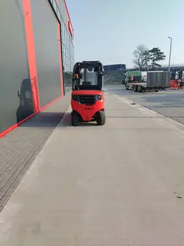 Dizel viljuškar Linde • H30D-02, godište 2016 • slika 2