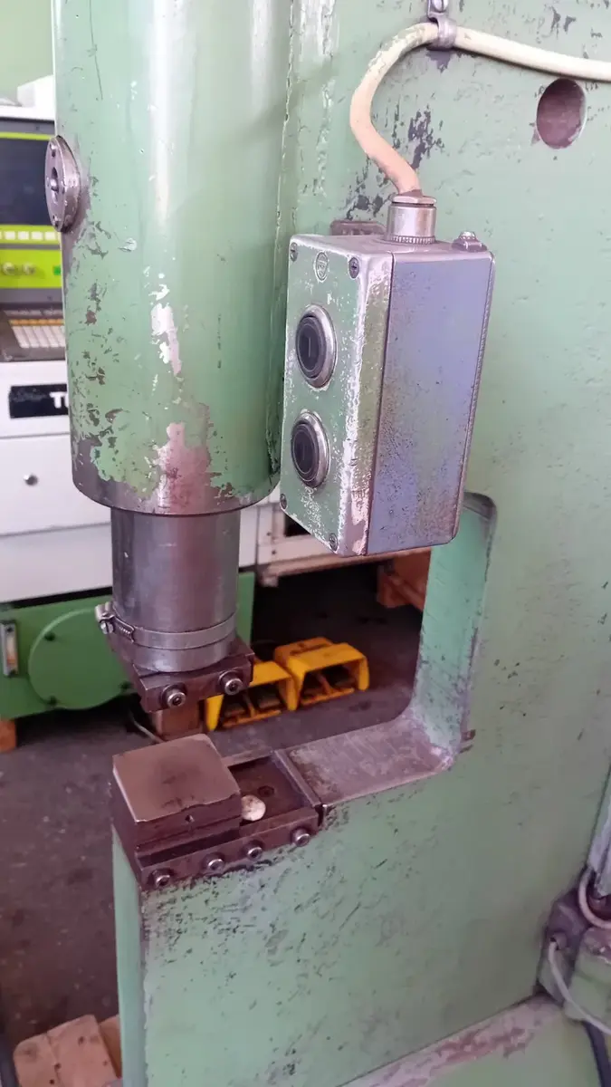 Presa za lim Hidraulična presa Kreso, godište 1992 • 8