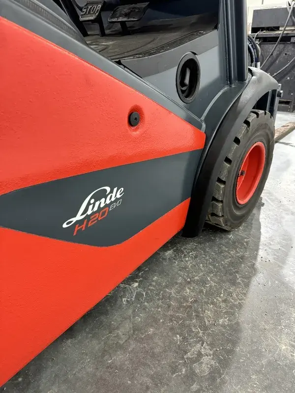 Dizel viljuškar Linde • H20D-01, godište 2016 • 4