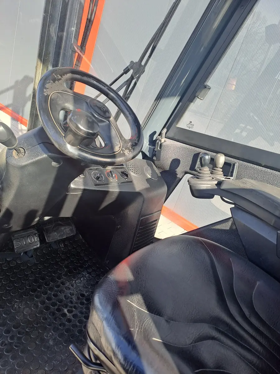 Gasni viljuškar Linde • H25T-01, godište 2010 • 7