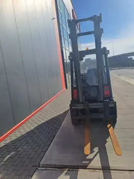 Gasni viljuškar Linde • H25T-01, godište 2010 • slika 5