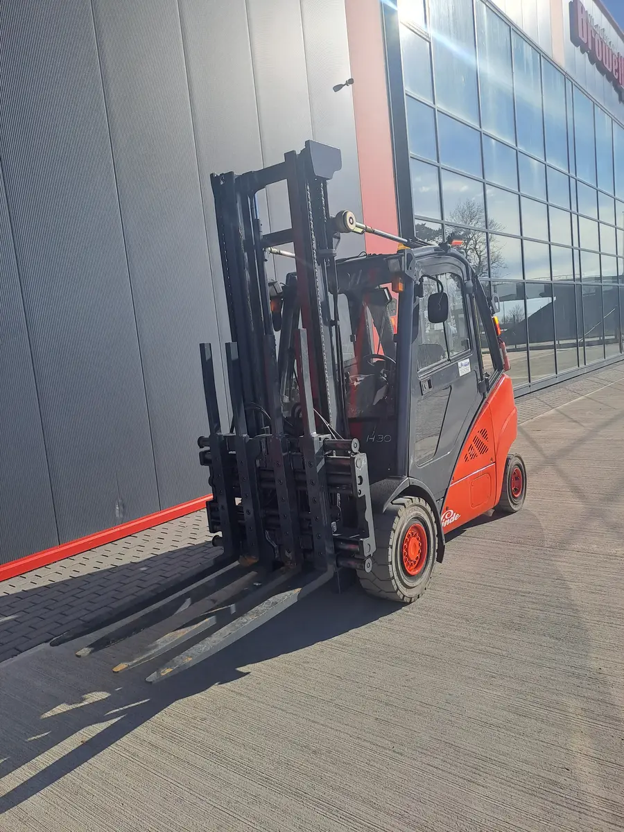 Gasni viljuškar Linde • H30T, godište 2008 • 1