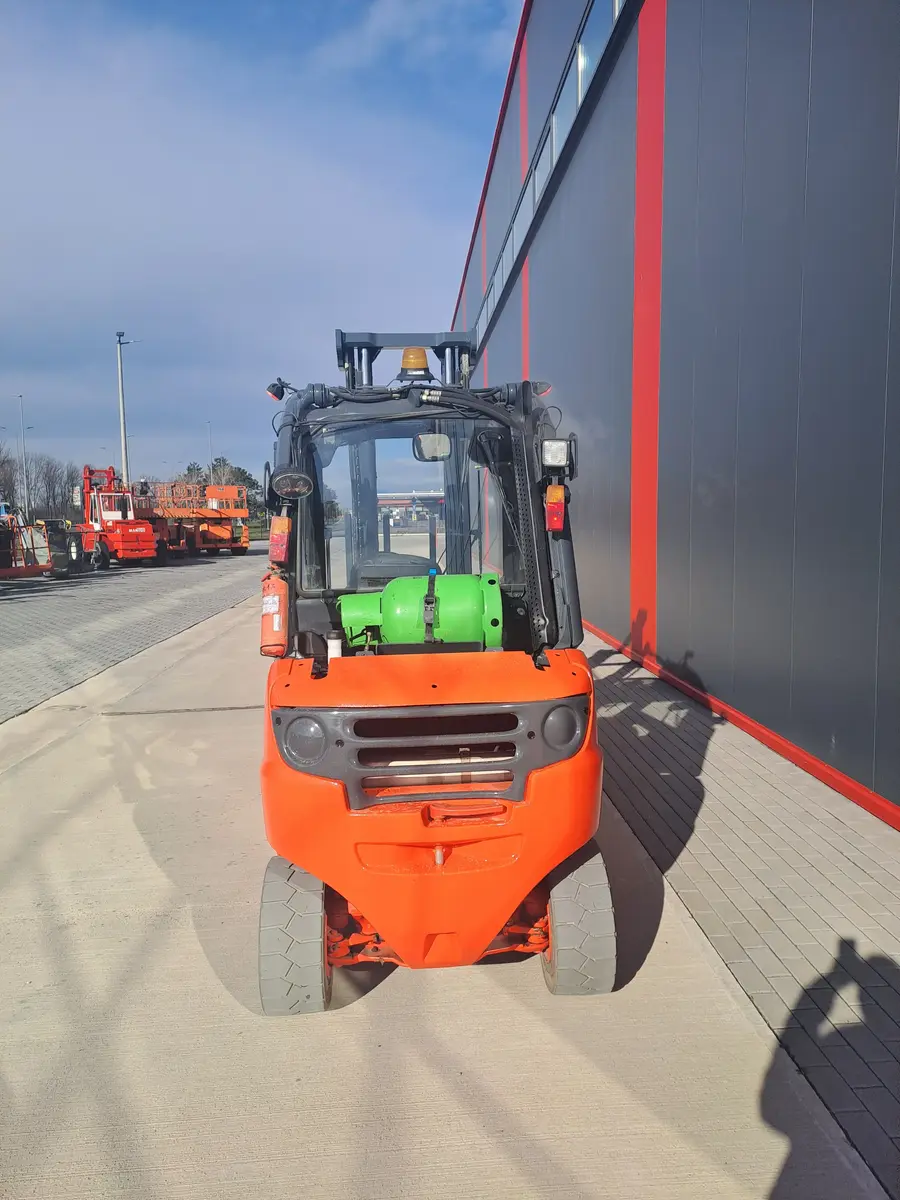 Gasni viljuškar Linde • H30T, godište 2008 • 3