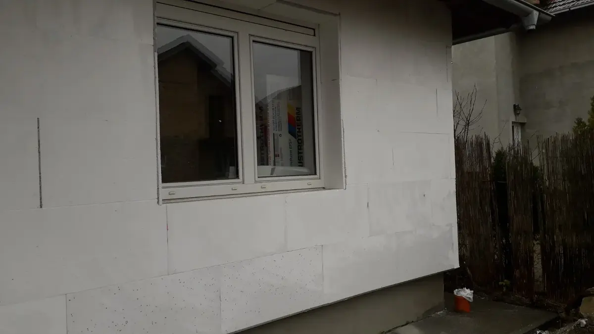 None Postavljanje demit fasade • 3