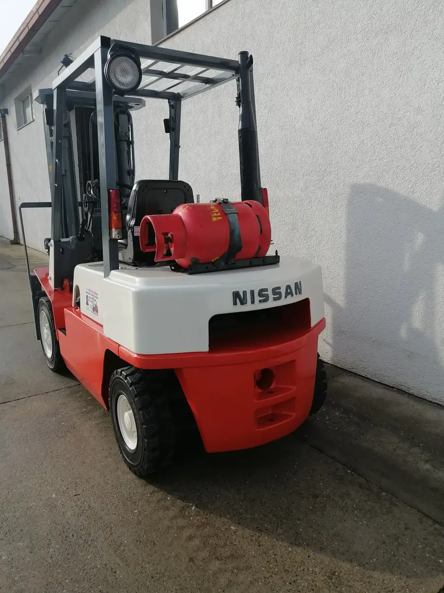 Gasni viljuškar Nissan • UJ02A25U, godište 1998 • 3