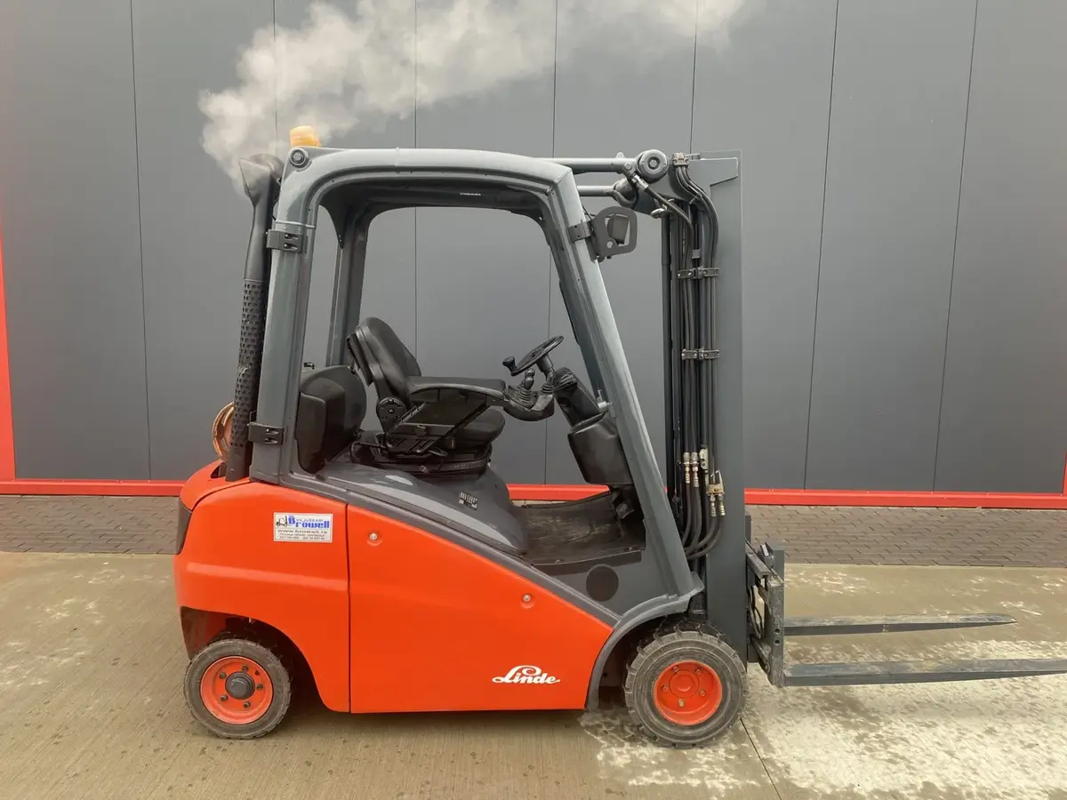 Gasni viljuškar Linde • H20T-01, godište 2012 • 3