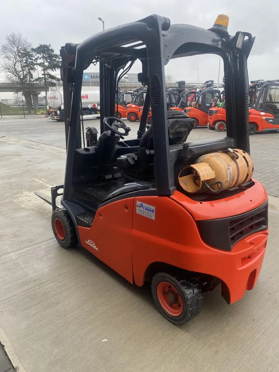 Gasni viljuškar Linde • H20T-01, godište 2012 • 4