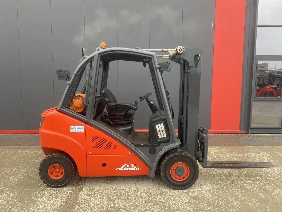 Gasni viljuškar Linde • H30T, godište 2008 • 4