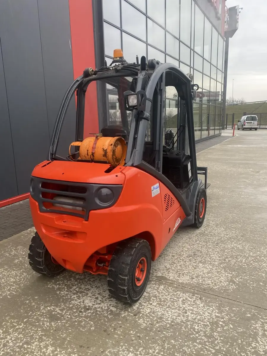 Gasni viljuškar Linde • H30T, godište 2008 • 6