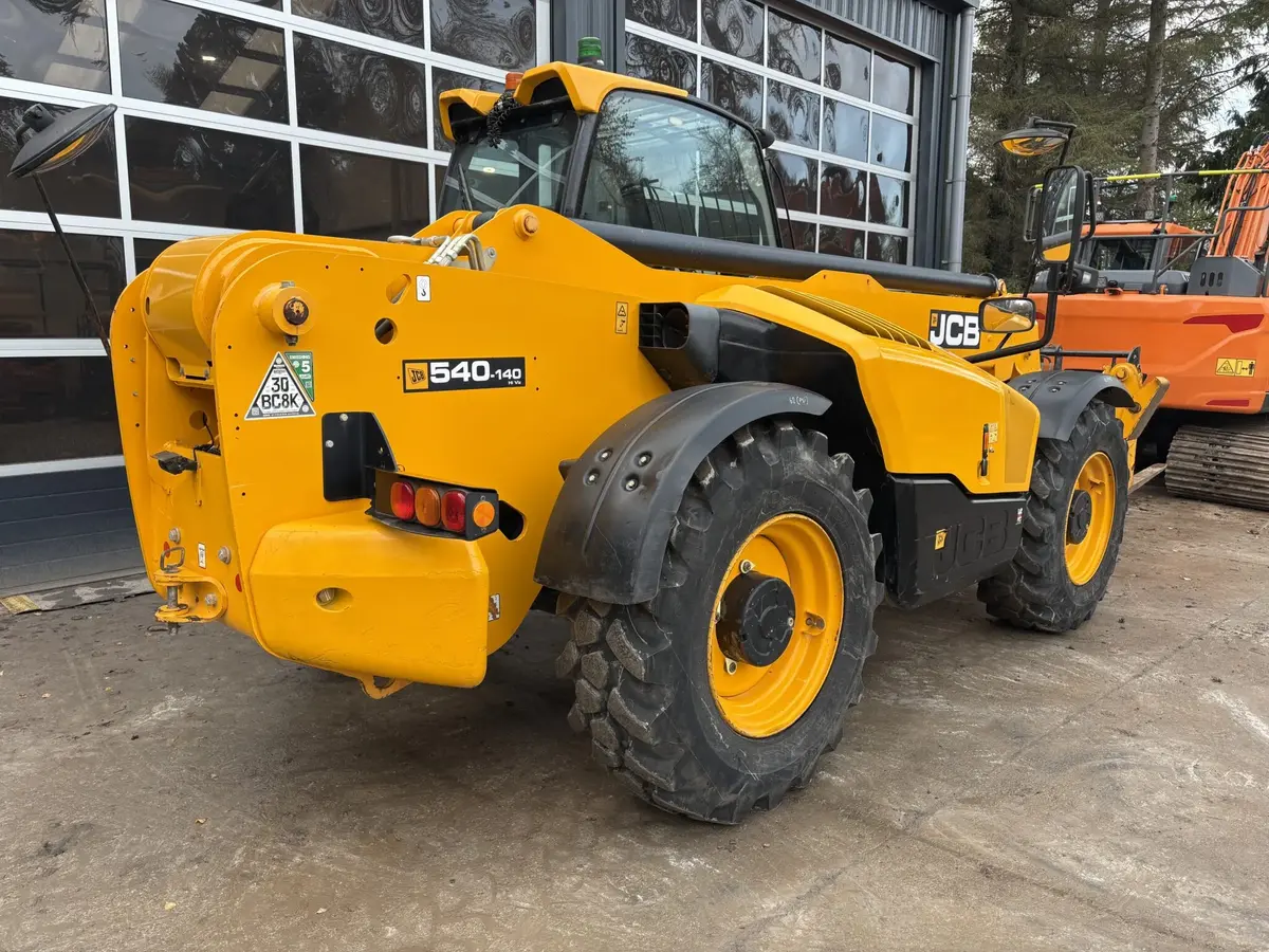Srednji bager JCB • 540-140, godište 2021 • 4