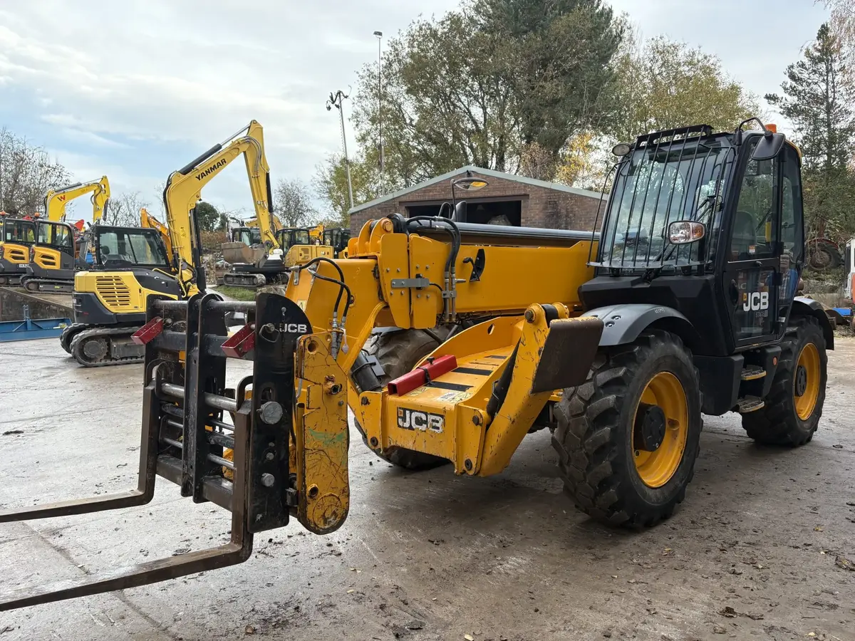 Srednji bager JCB • 540-140, godište 2021 • 6