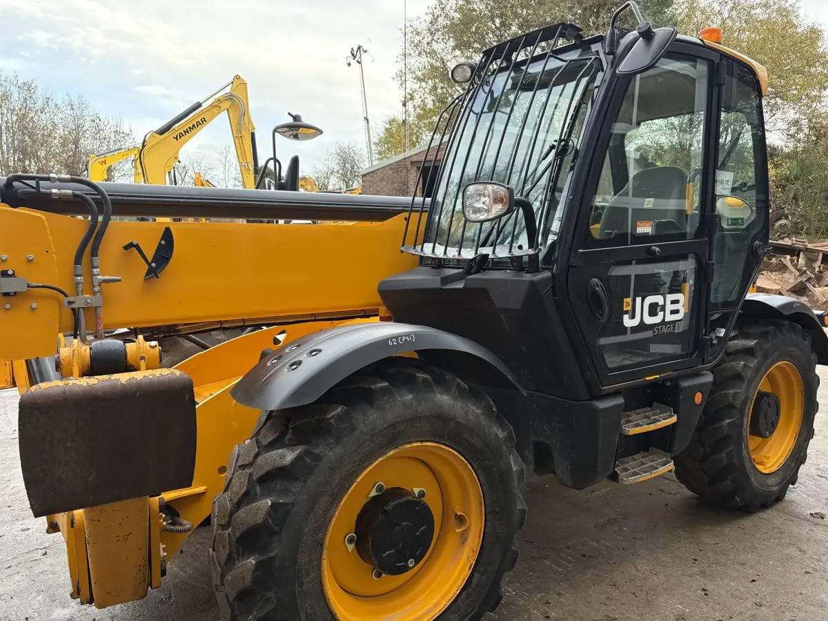 Srednji bager JCB • 540-140, godište 2021 • 7