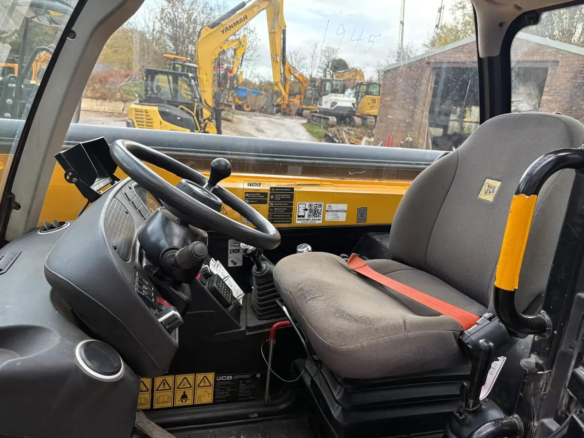 Srednji bager JCB • 540-140, godište 2021 • 8