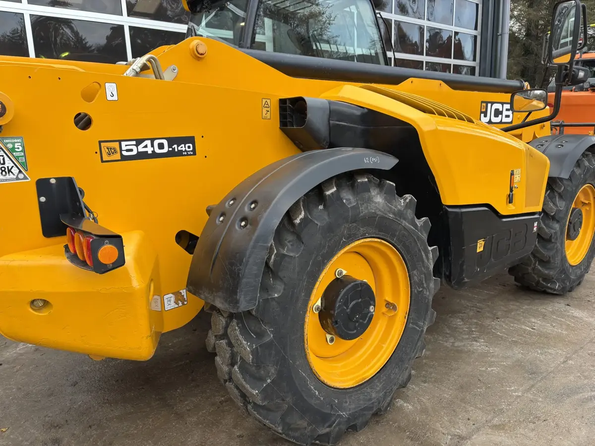 Srednji bager JCB • 540-140, godište 2021 • 12