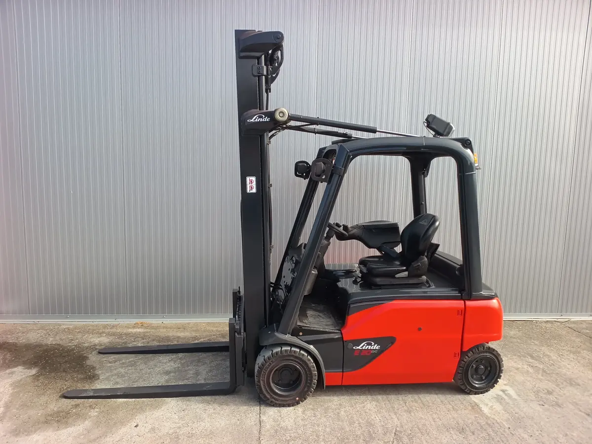 Gasni viljuškar Linde • E20, godište 2018 • 1