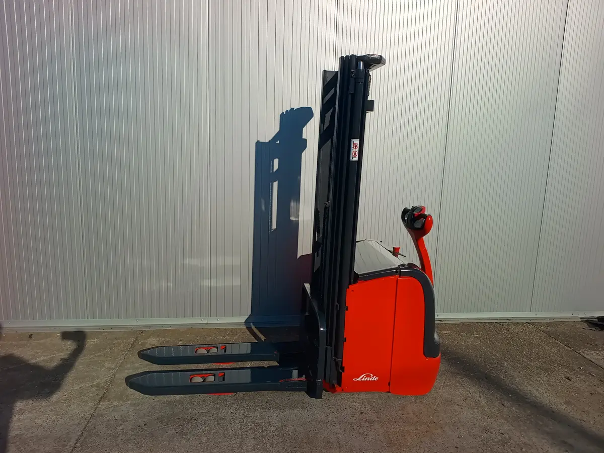 Električni viljuškar Linde • L14, godište 2013 • 1